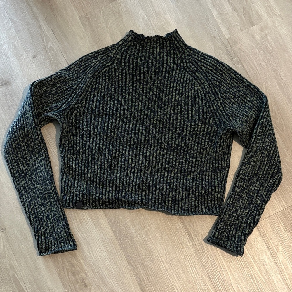 Lululemon mock neck sweater - Picture 3 of 7